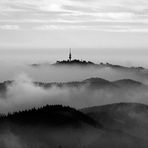 Blick vom Belchen zum Blauen, durch Herbstnebel