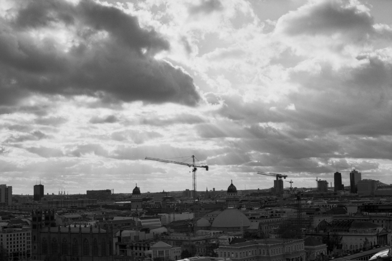 Blick vom Berliner Dom Richtung Gendarmenmarkt und Potsdamer Platz