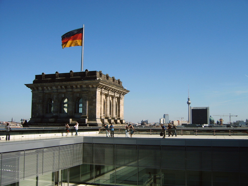 blick vom berliner reichstag auf berlin