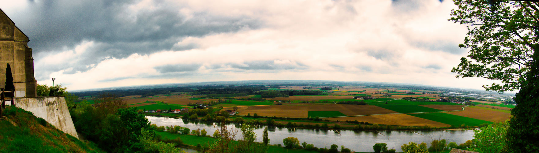 Blick vom Bogenberg ............