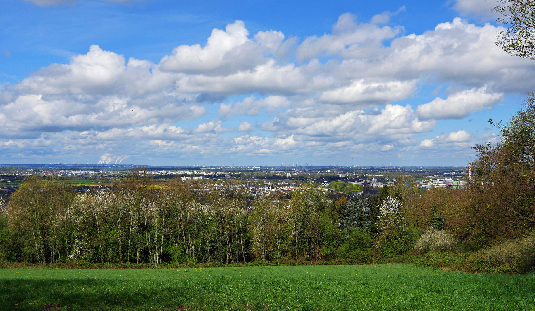 Blick vom Bonner Kreuzberg ...