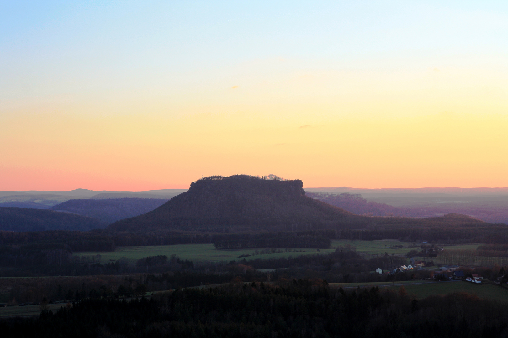 Blick vom Brand mit Sonnenuntergang