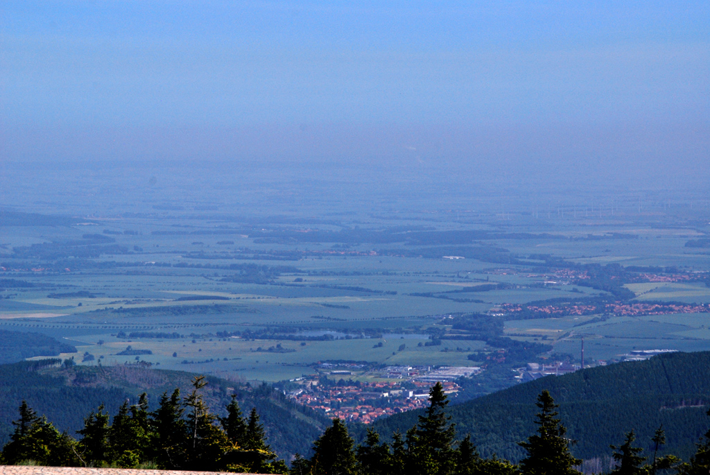 Blick vom Brocken im Harz nach Ilsenburg