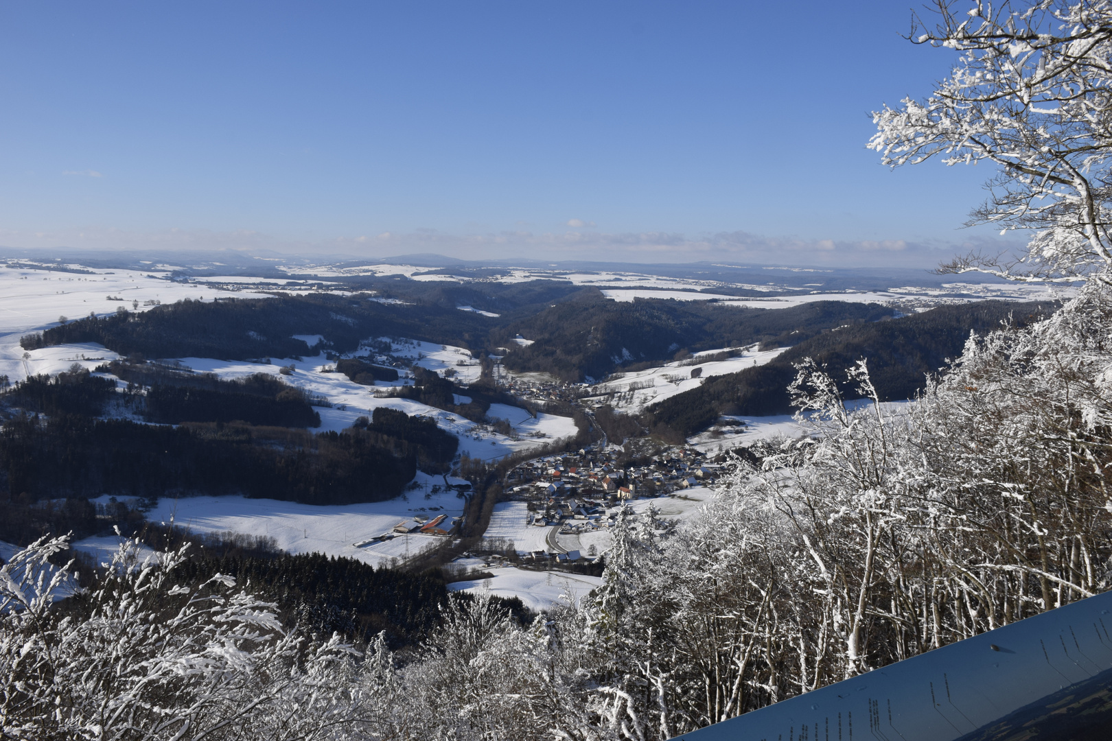 Blick vom Buchberg (876 m) über das Wutachtal zum Schwarzwaldhauptkamm