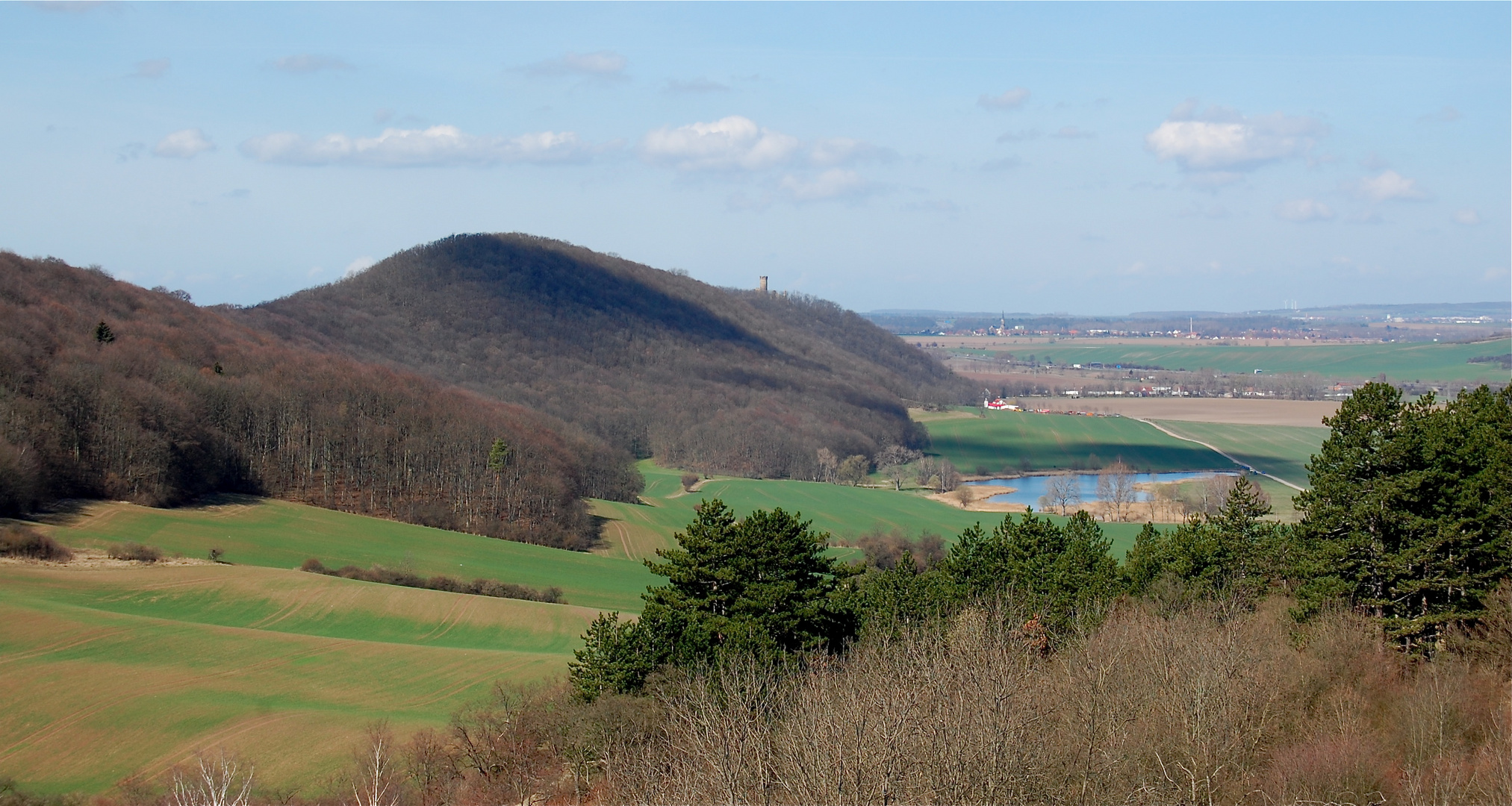 Blick vom Burghof der Wachsenburg zur Mühlburg