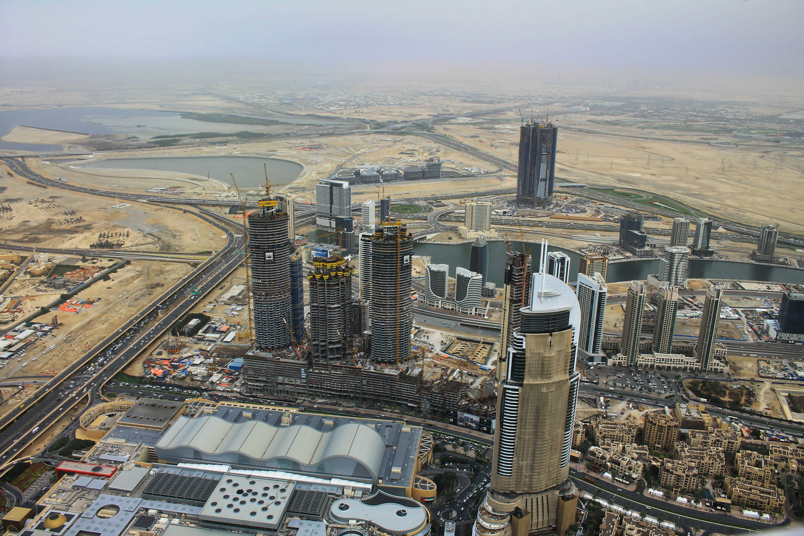 Blick vom Burj Khalifa auf die City