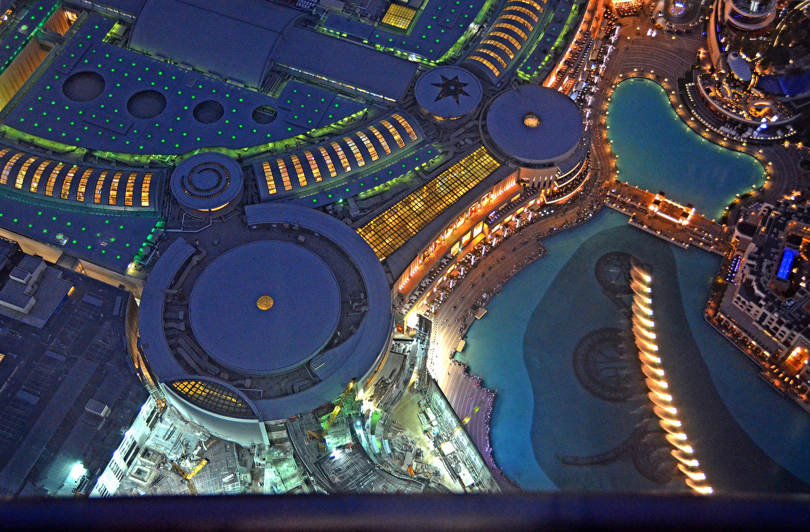 Blick vom Burj Khalifa aus 454m Höhe auf die Dubai Fontain