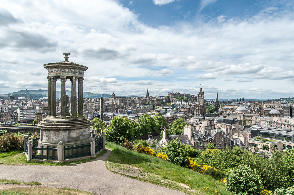 Blick vom Calton Hill auf die Stadt