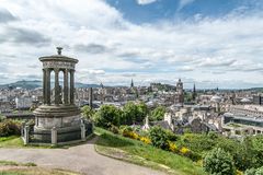 Blick vom Calton Hill auf die Stadt