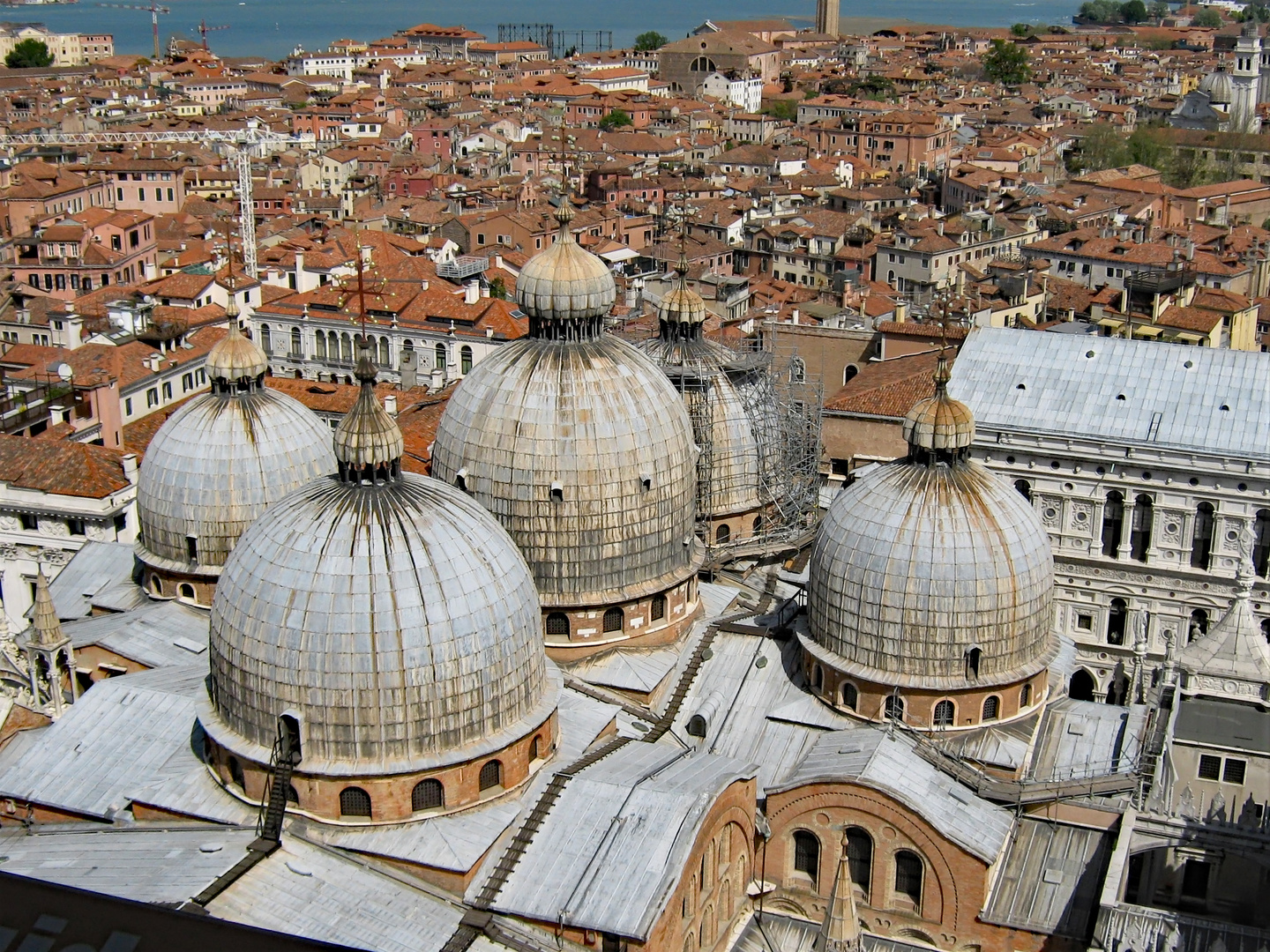 Blick vom Campanile auf Venedig