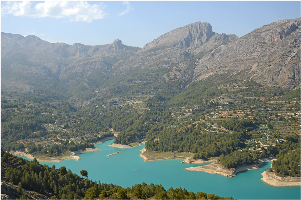 Blick vom Castell auf den Stausee