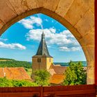 Blick vom Château de Châteauneuf-en-Auxois zur Eglise Saint Philppe et Saint Jaques