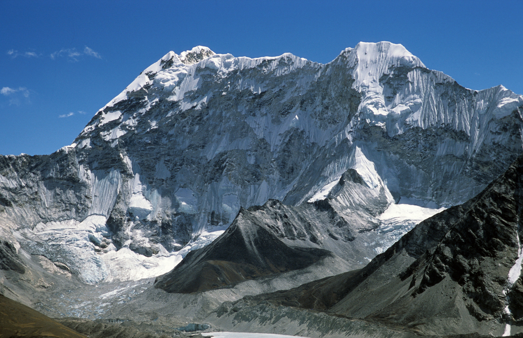 Blick vom Chukhung Ri (5546m) zum Nuptse (7861m)