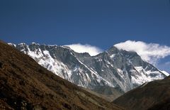 Blick vom Chukhung Ri auf die mächtige Südflanke des Lhotse (8516m)