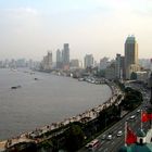 Blick vom Dach des Peace-Hotels auf den Bond von Shanghai