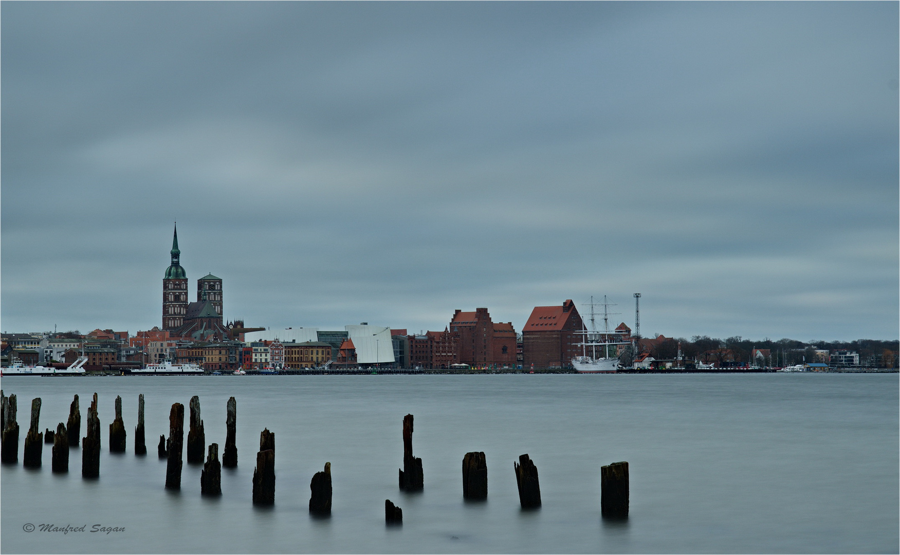 Blick vom Dänholm auf die Hansestadt Stralsund... 