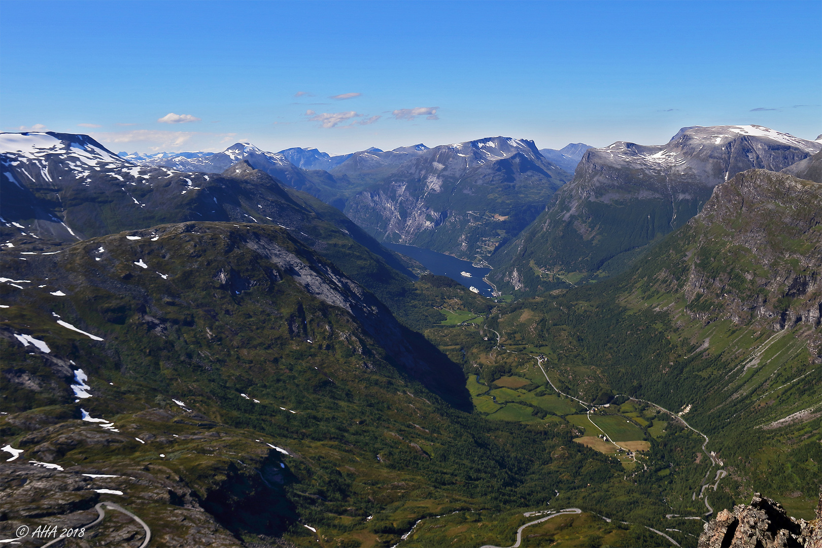 Blick vom Dalsnibba auf den Geiranger Fjord