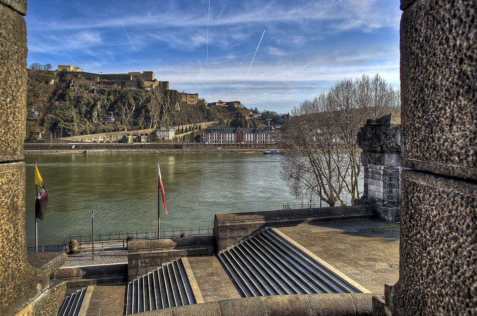 Blick vom Deutschen Eck auf die Festung Ehrenbreitstein Koblenz