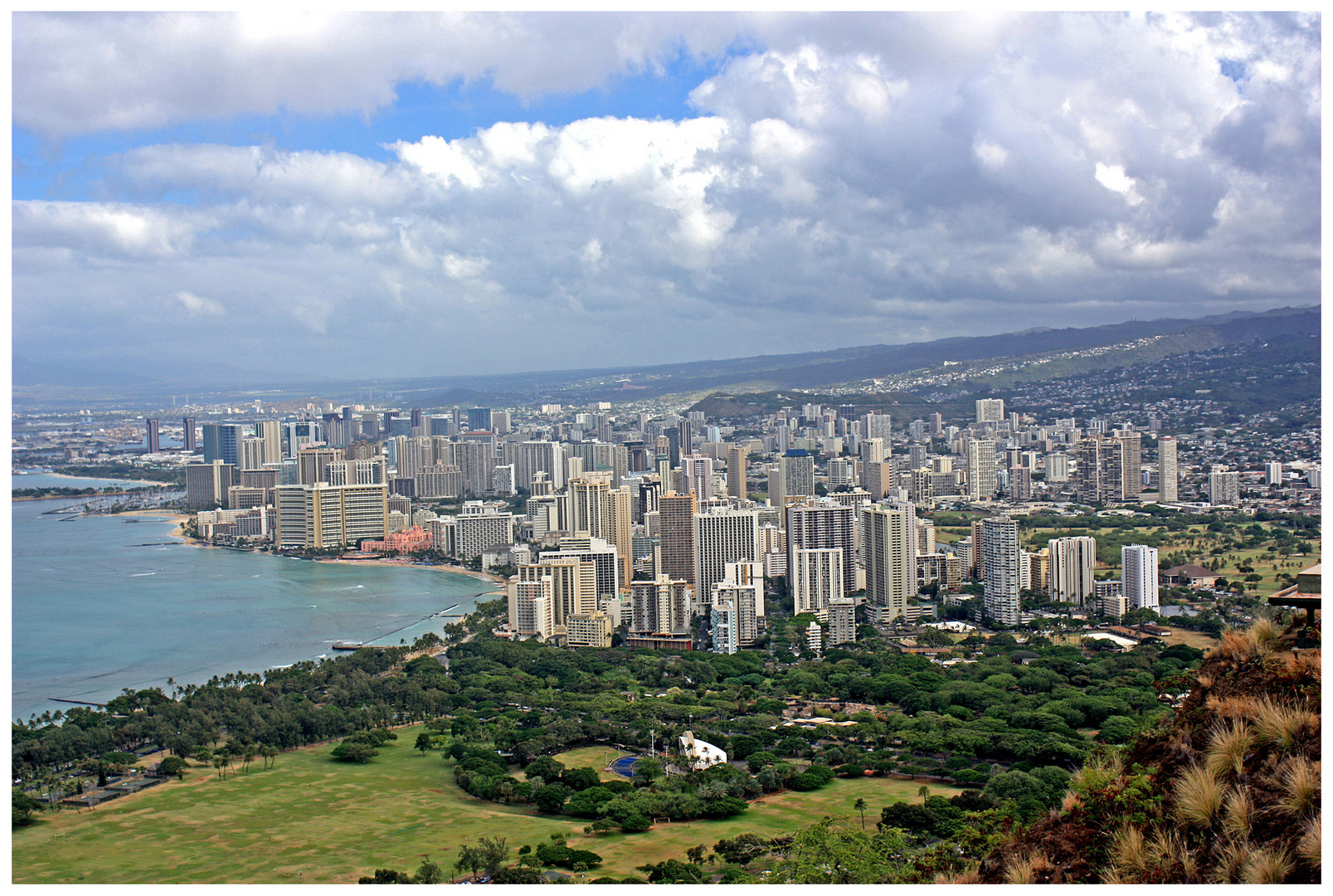 Blick vom Diamond Head auf Honolulu