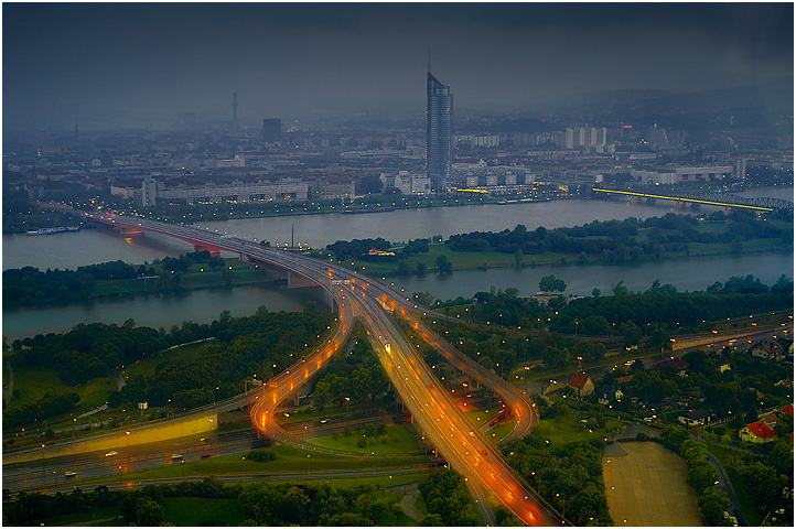 Blick vom Donauturm bei Regen