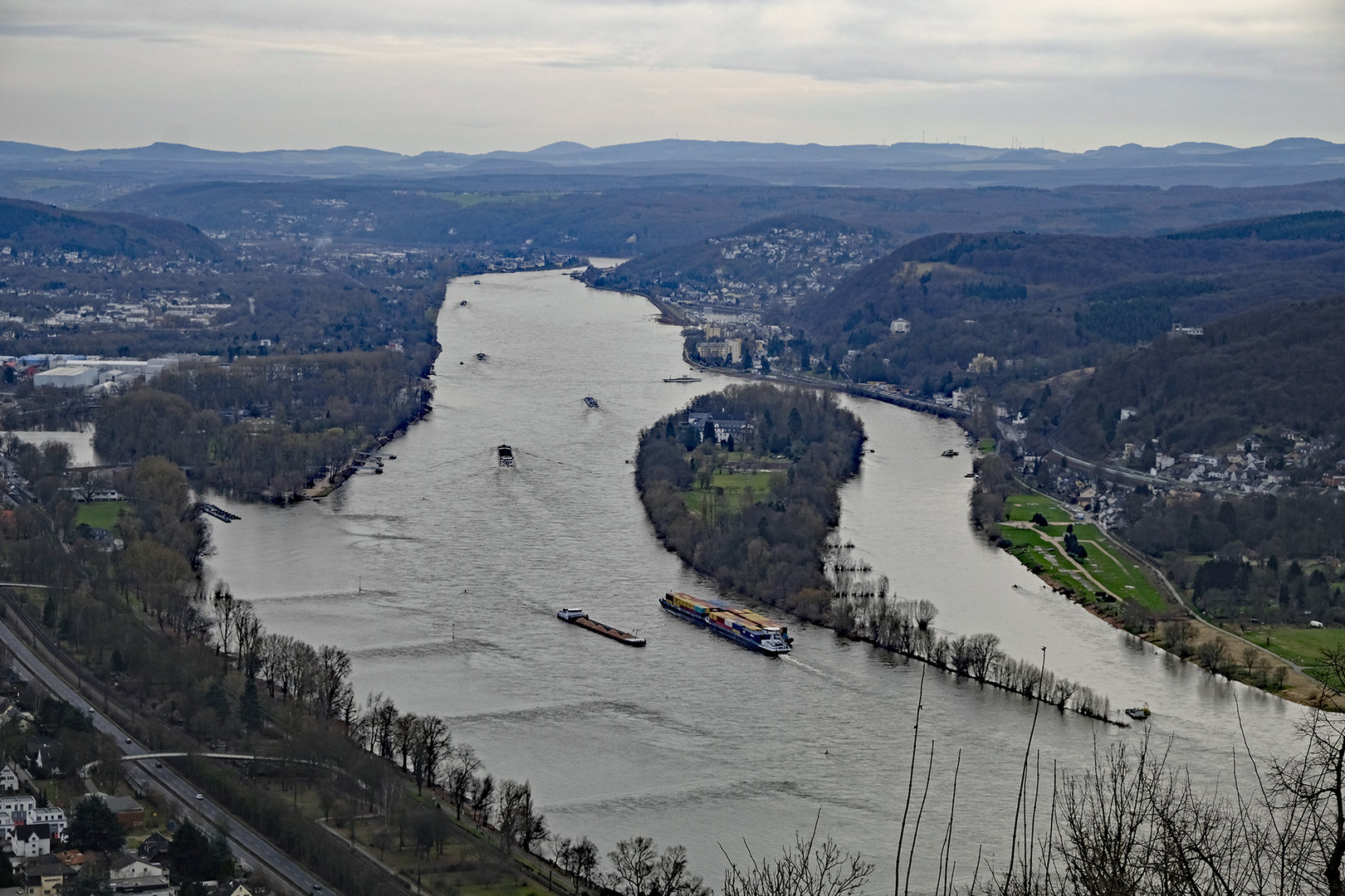 Blick vom Drachenfels auf das Rheintal