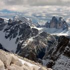 Blick vom Dürrenstein (2839 m) auf die Drei Zinnen...