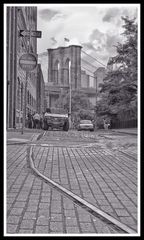 Blick vom DUMBO (Plymouth Street / Washington Street) auf die Brooklyn Bridge