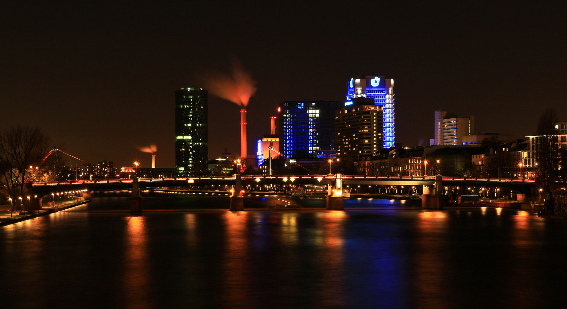 Blick vom Eisernen Steg Richtung Frankfurt Westhafen