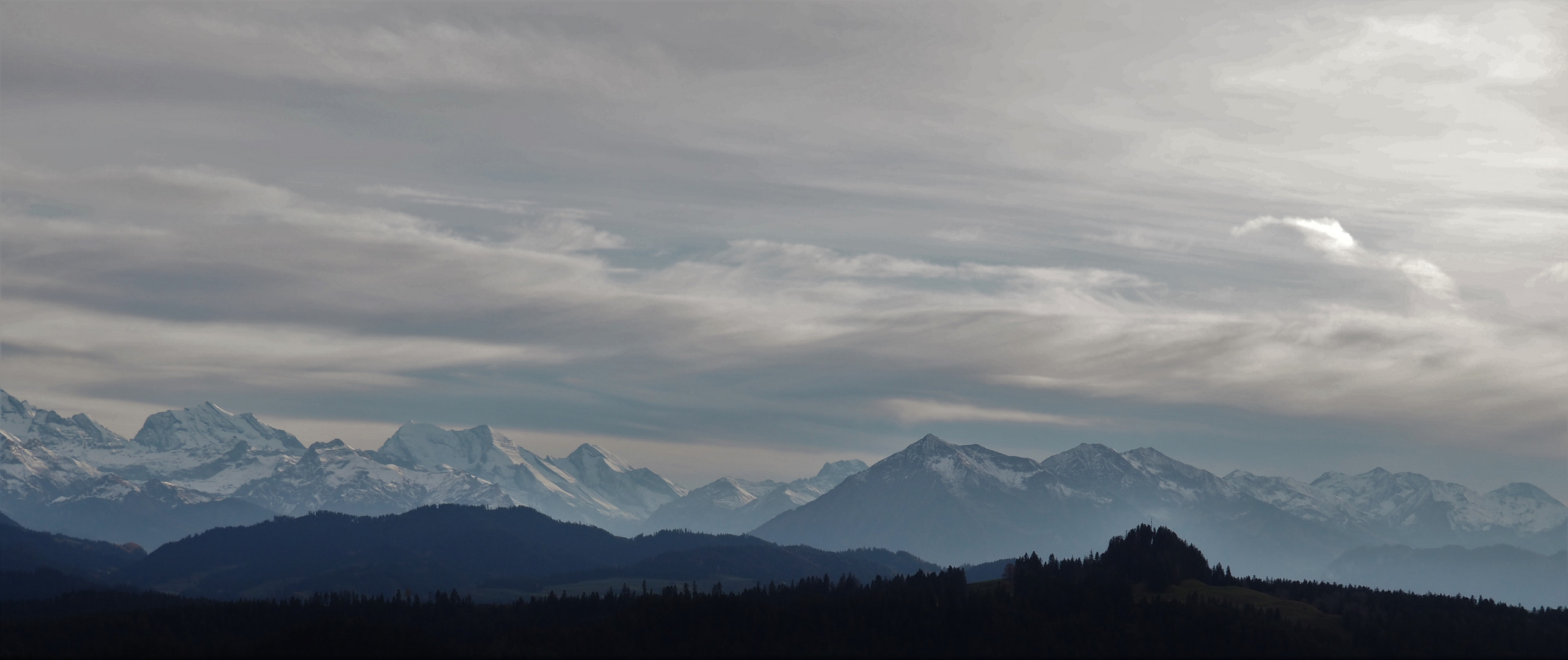 Blick vom Emmental in die Berner Alkpen