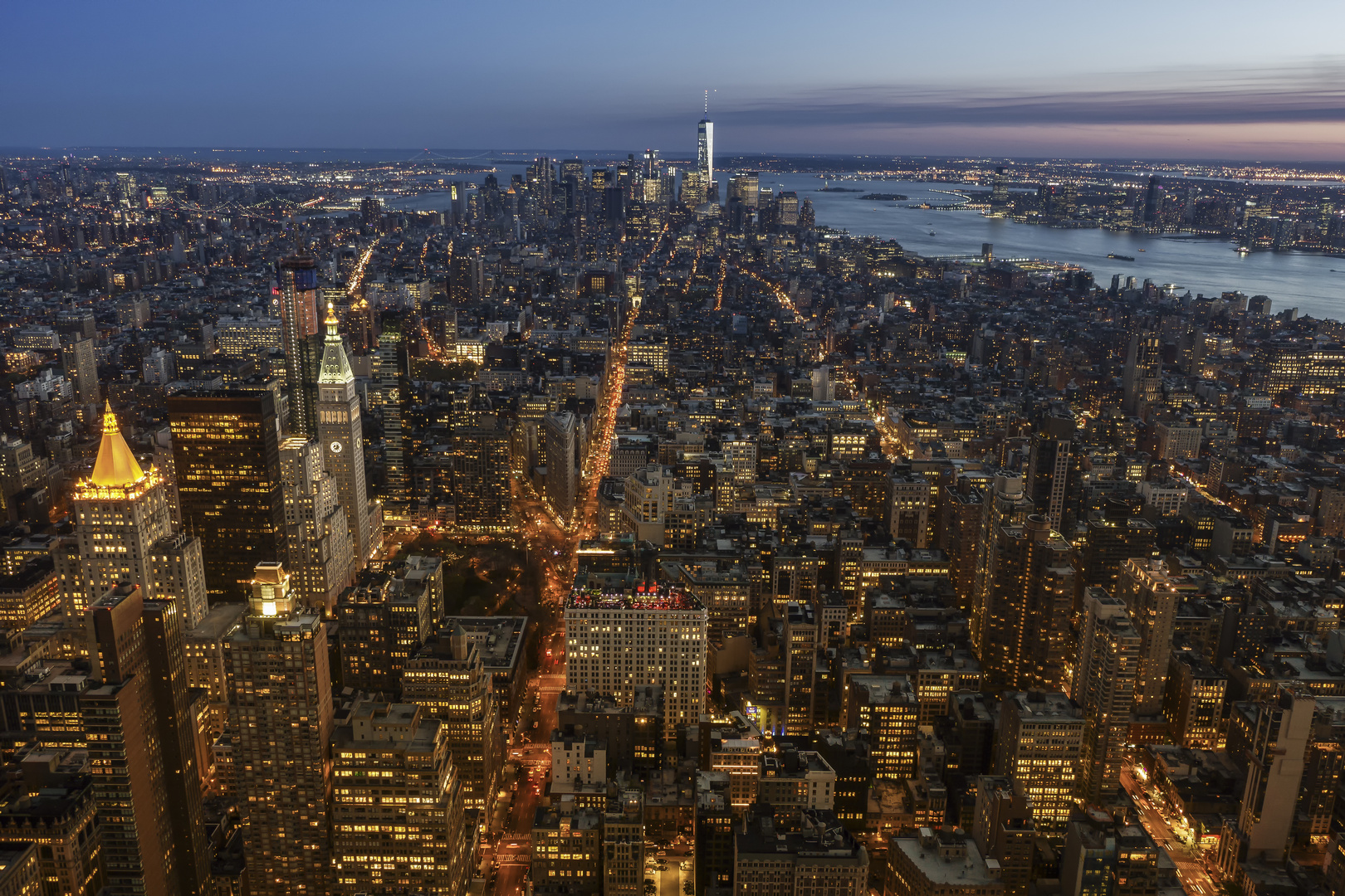 Blick vom Empire State Building am Abend