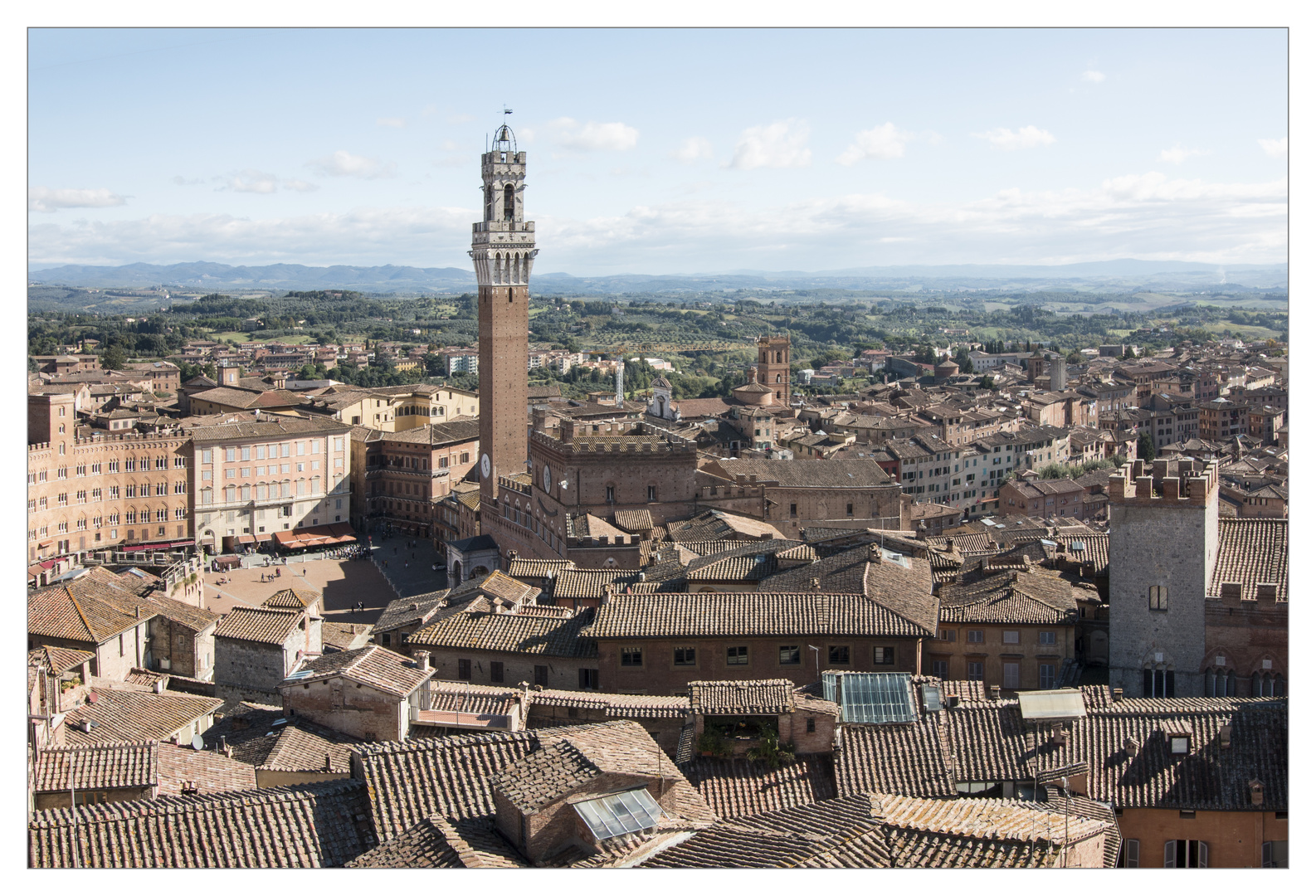 Blick vom Facciatone auf Siena, links die Piazza del Campo