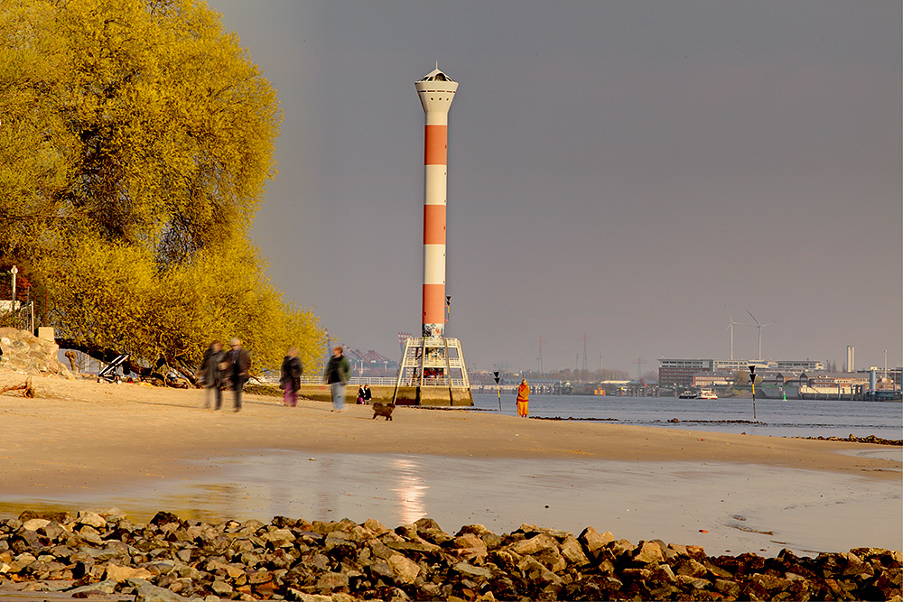 Blick vom Falkensteiner Ufer in Richtung Leuchtturm