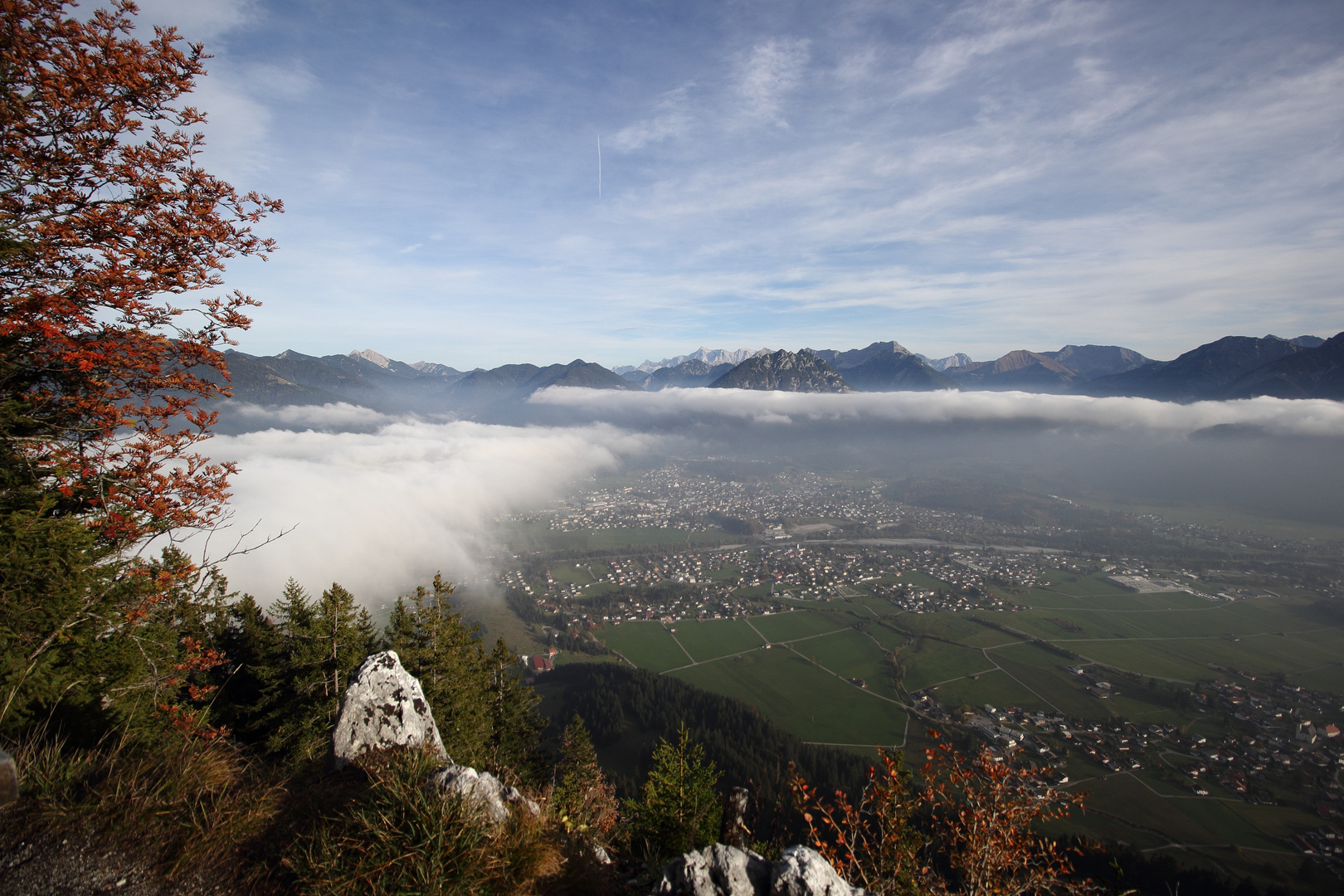 Blick vom Feuerköpfle - auf den Talkekessel von Reutte 22 10 2019