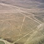 Blick vom Flugzeug über die berühmten Nazca-Linien