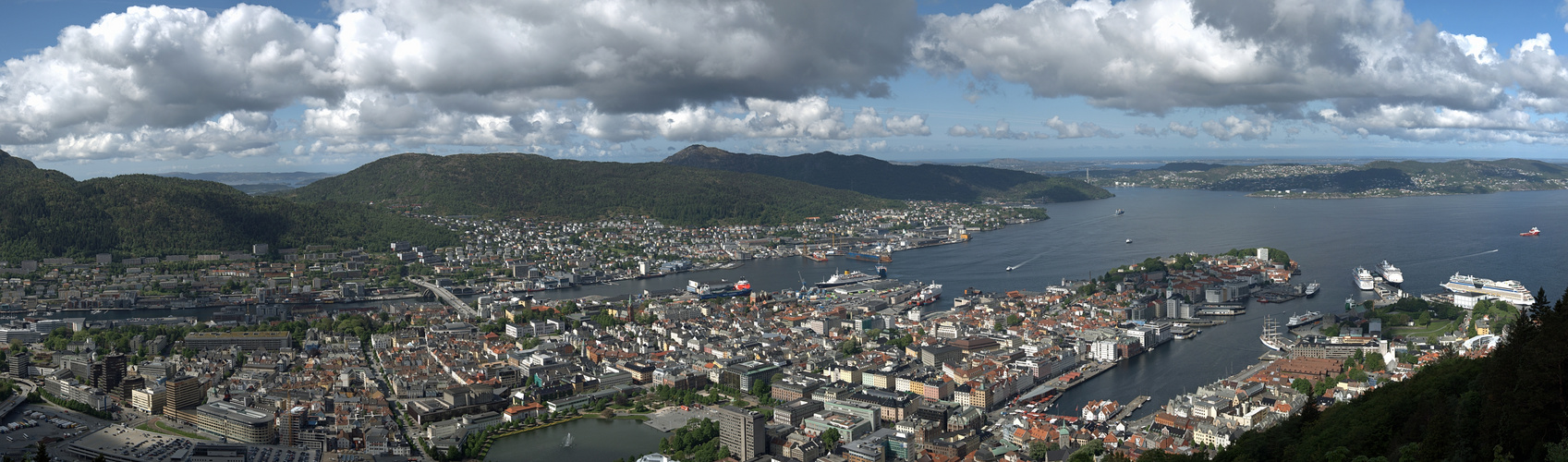 Blick vom Fløyen auf Bergen