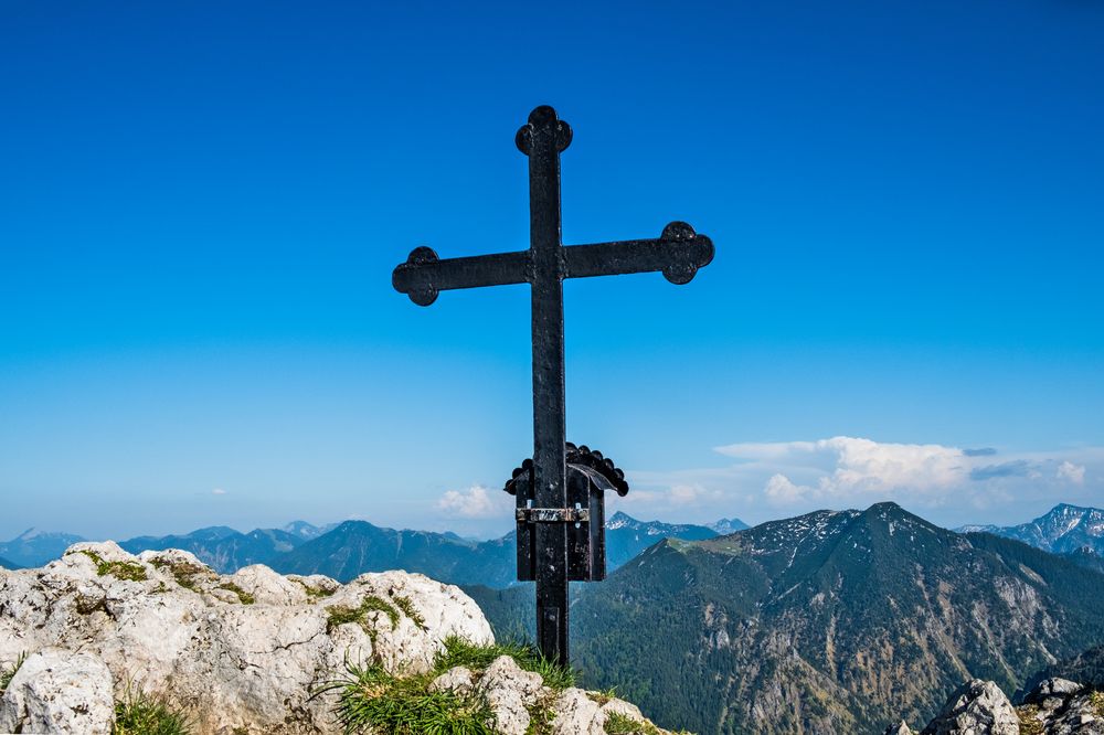 Blick vom Fockenstein auf die umliegenden Berge