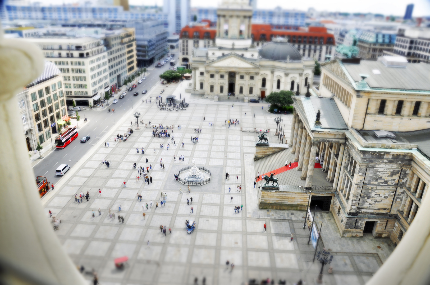 Blick vom Französischen Dom auf den Gendarmen Markt en Miniature