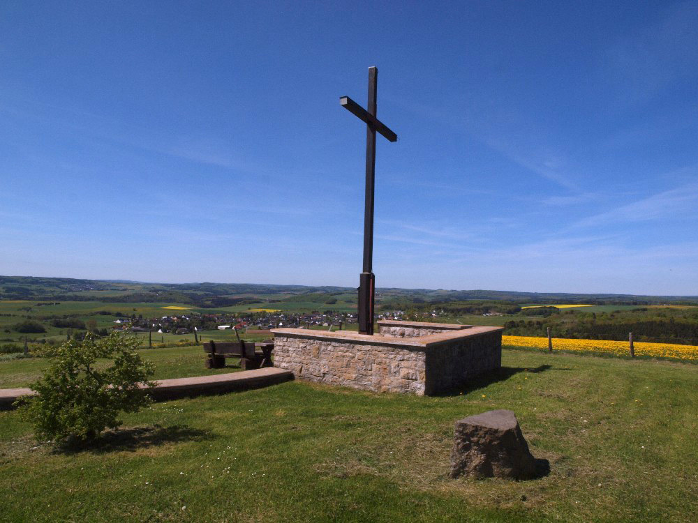 Blick vom Friedenskreuz II auf meinen Heimatort Freilingen/Eifel