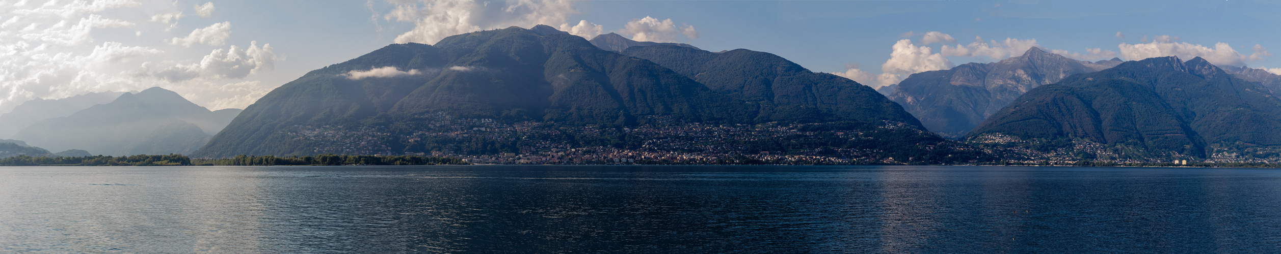 Blick vom Gambarogno Richtung Locarno...