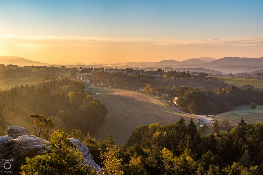 blick vom gamrig auf waltersdorf am frühen morgen...