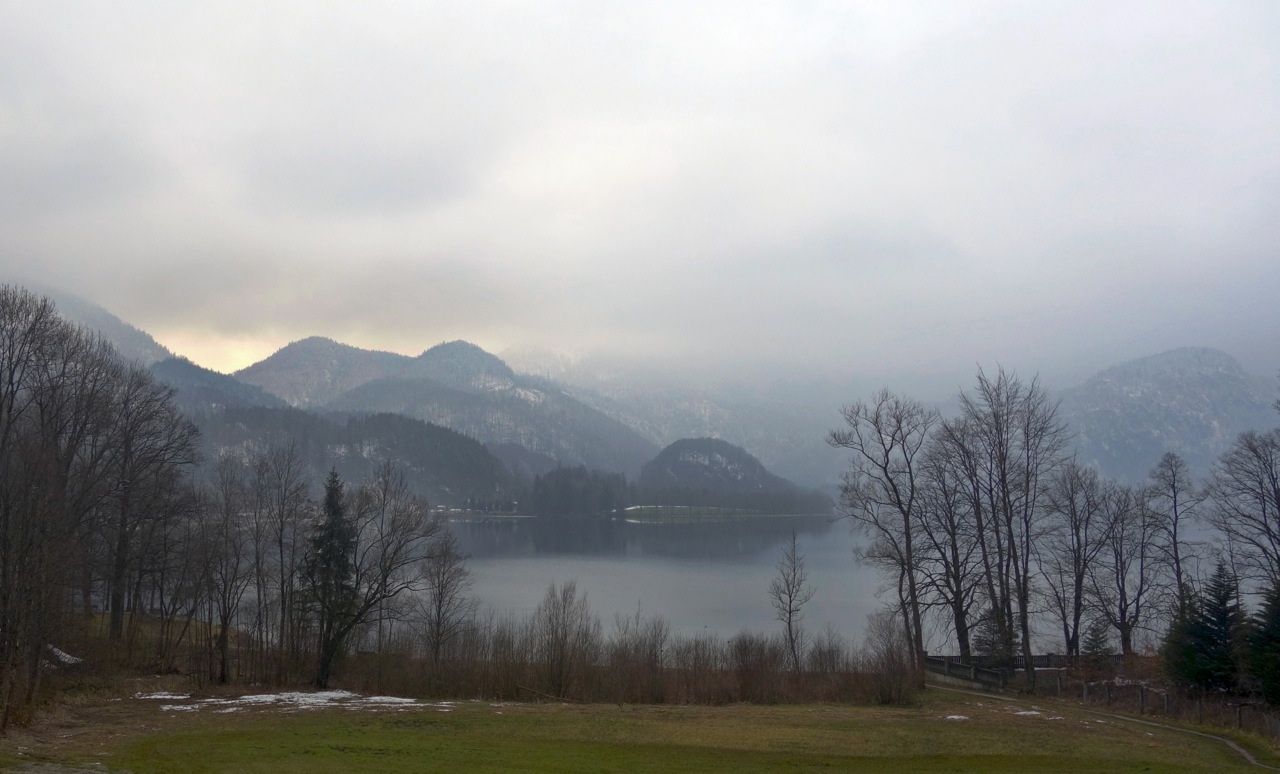 Blick vom Garten des Franz Marc Museums auf den Kochelsee