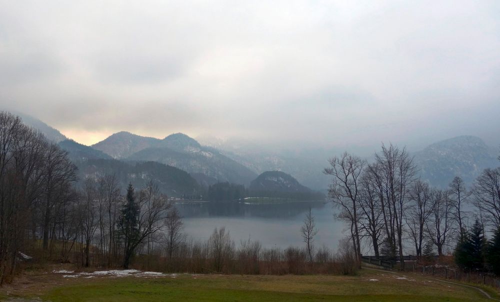 Blick vom Garten des Franz Marc Museums auf den Kochelsee