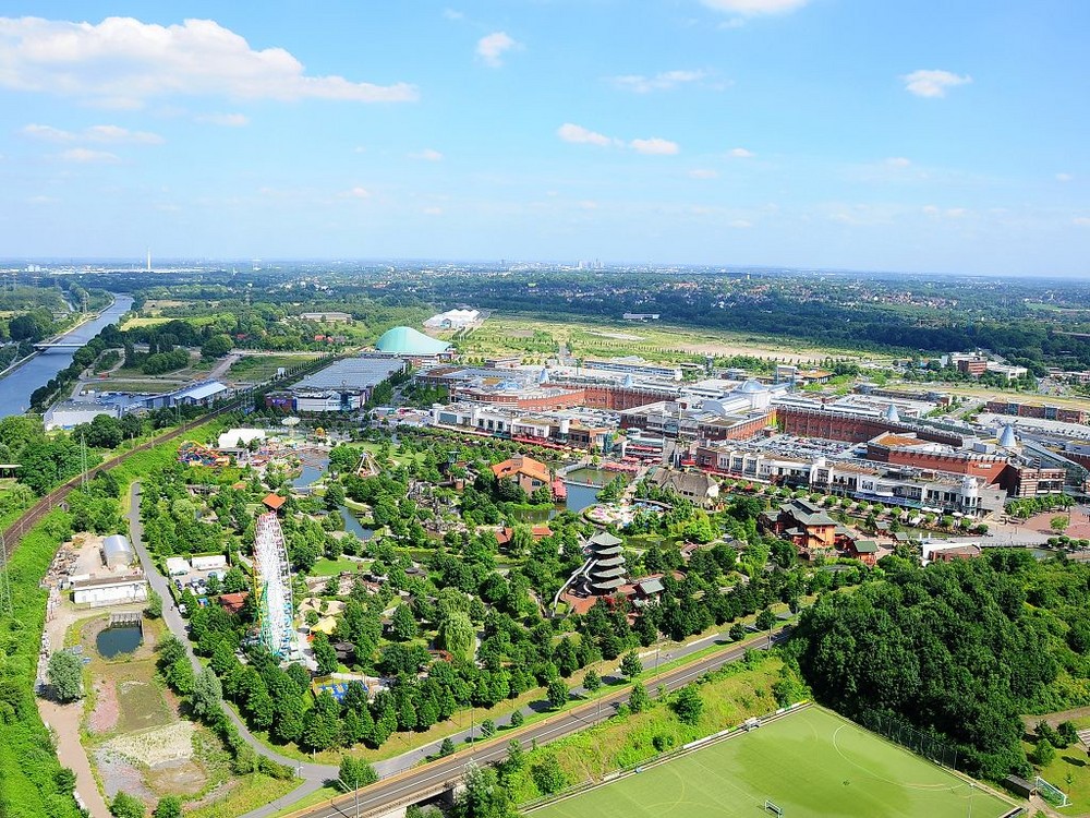 Blick vom Gasometer auf das Einkaufszentrum "Centro" in Oberhausen