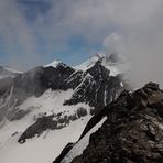 Blick vom Gipfel der Schaufelspitze (3.332 m)...