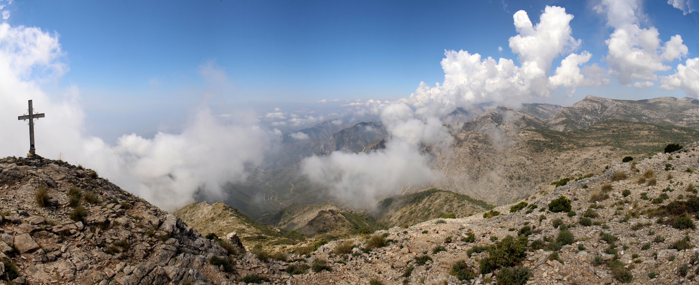 Blick vom Gipfel des Cielo in der Sierra de Tejada