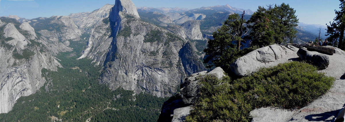 Blick vom Glazier Point in die Weite des Yosemite National Parks.