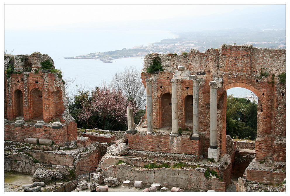 Blick vom Griechischen Theater nach Taormina