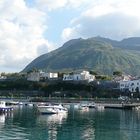Blick vom Hafen auf Forio/Ischia