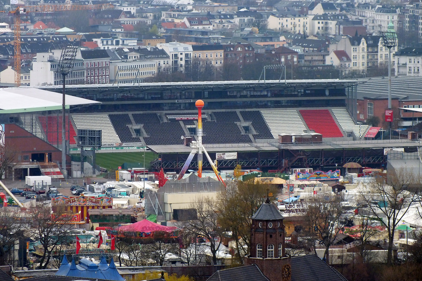 Blick vom Hamburger Michel auf das Stadion am Millerntor