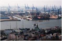 Blick vom Hamburger Michel auf das Werftgelände von Blohm und Voss